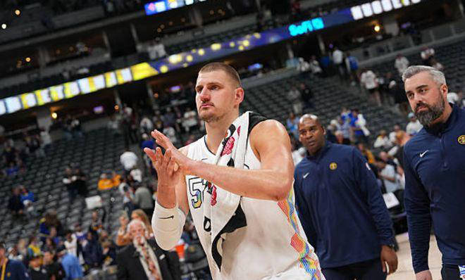 约基奇陷入低谷，冲击季后赛连败，三连败球队命运悬念！